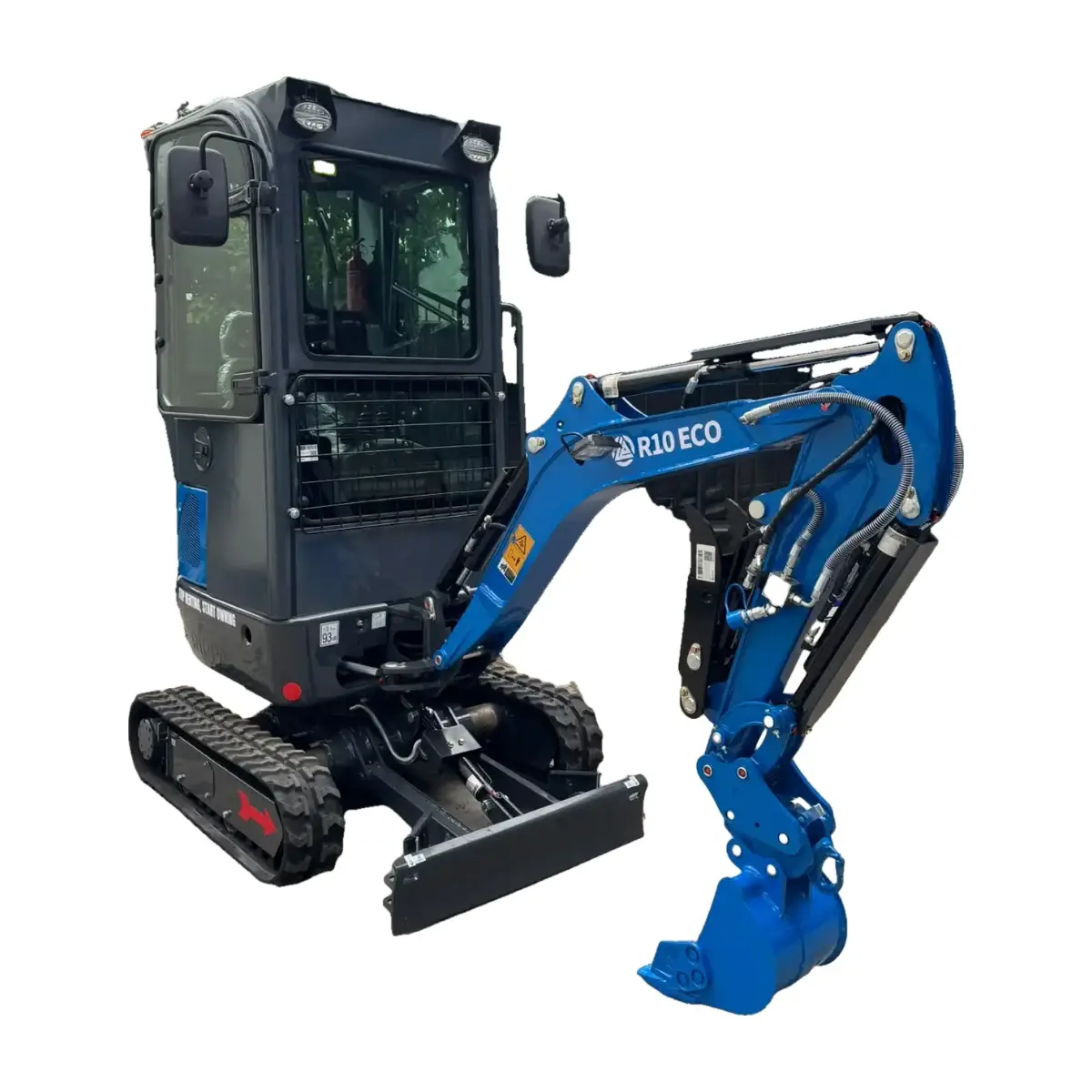 Rippa R10 ECO Kubota minigraver met cabine 1000 kg op witte achtergrond